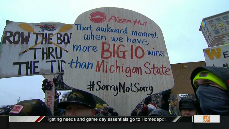 Illustration for article titled Greg Jennings Put The Team On His Back: Kalamazoo College GameDay Sign Roundup